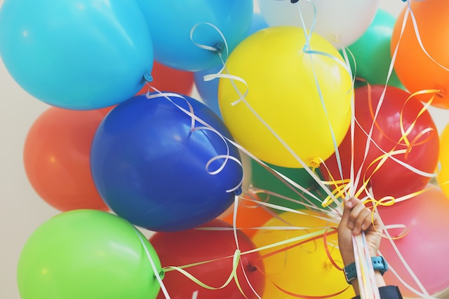 balónky na oslavě
